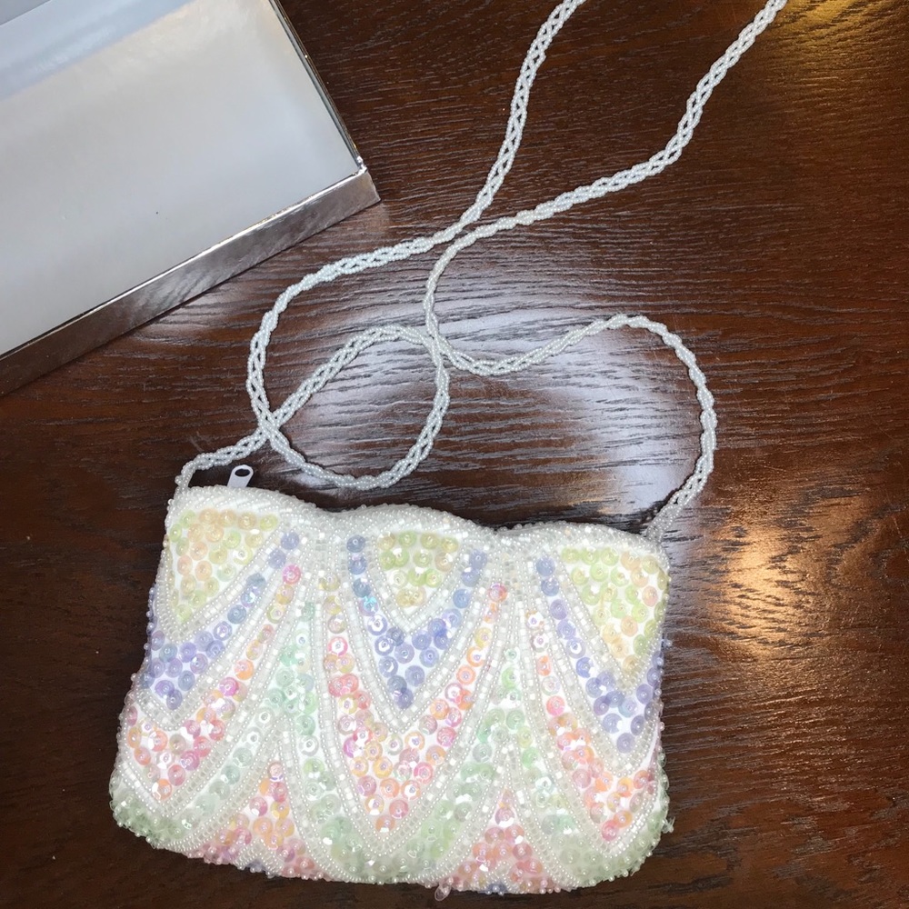 Fully beaded clutch with strap
